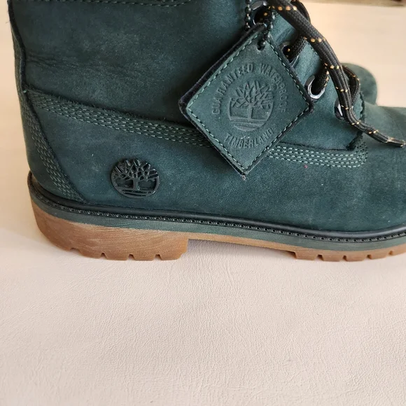 Timberland Velvet Boots inDark green